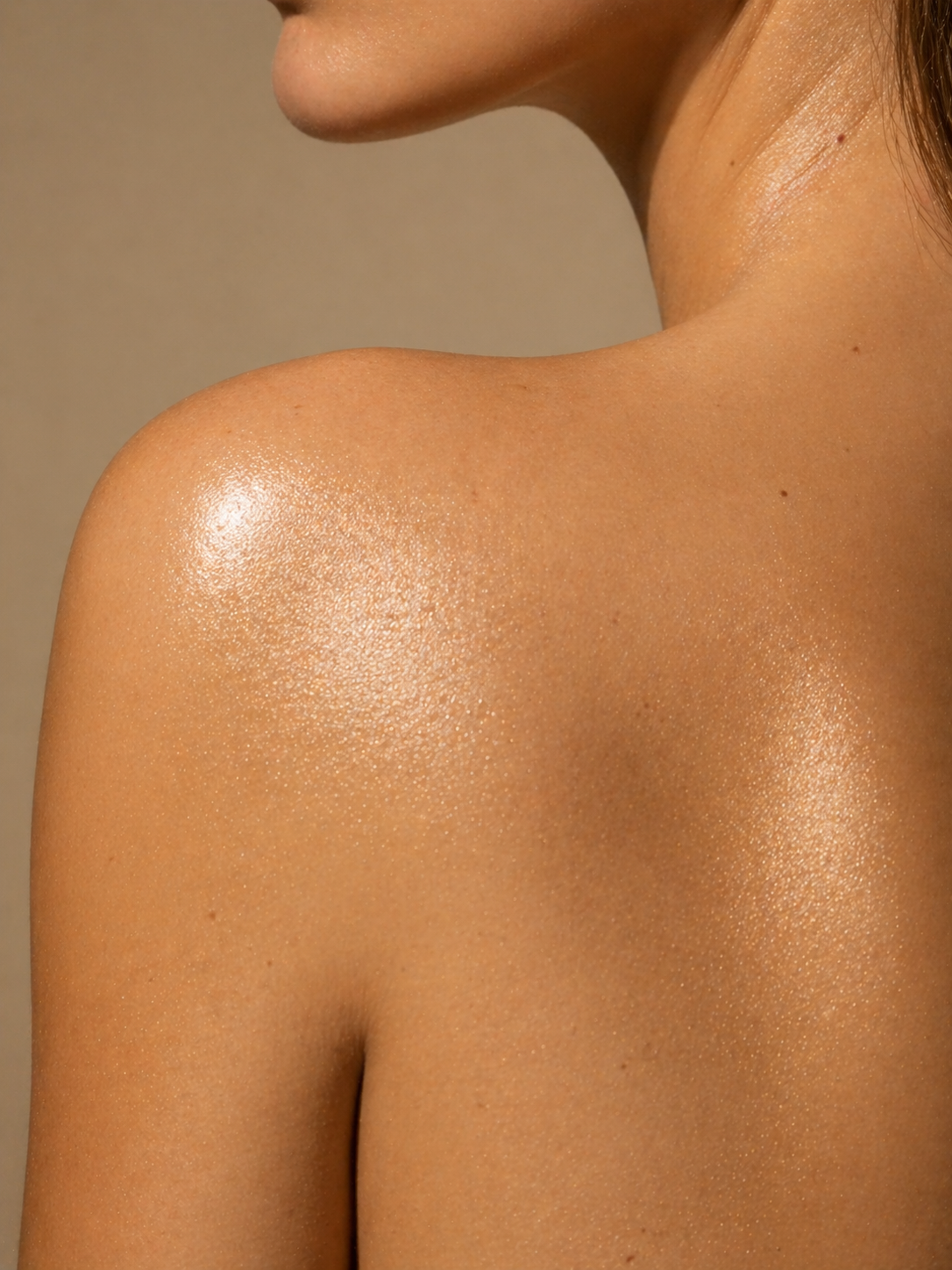 The Glow Oil SPF 30 Gümüş Işıltılı Vücut Yağı